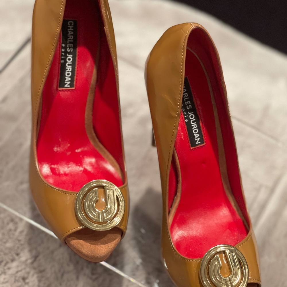 Parisian Charles Jourdan Nude Heels Size 6 Gold Hardware